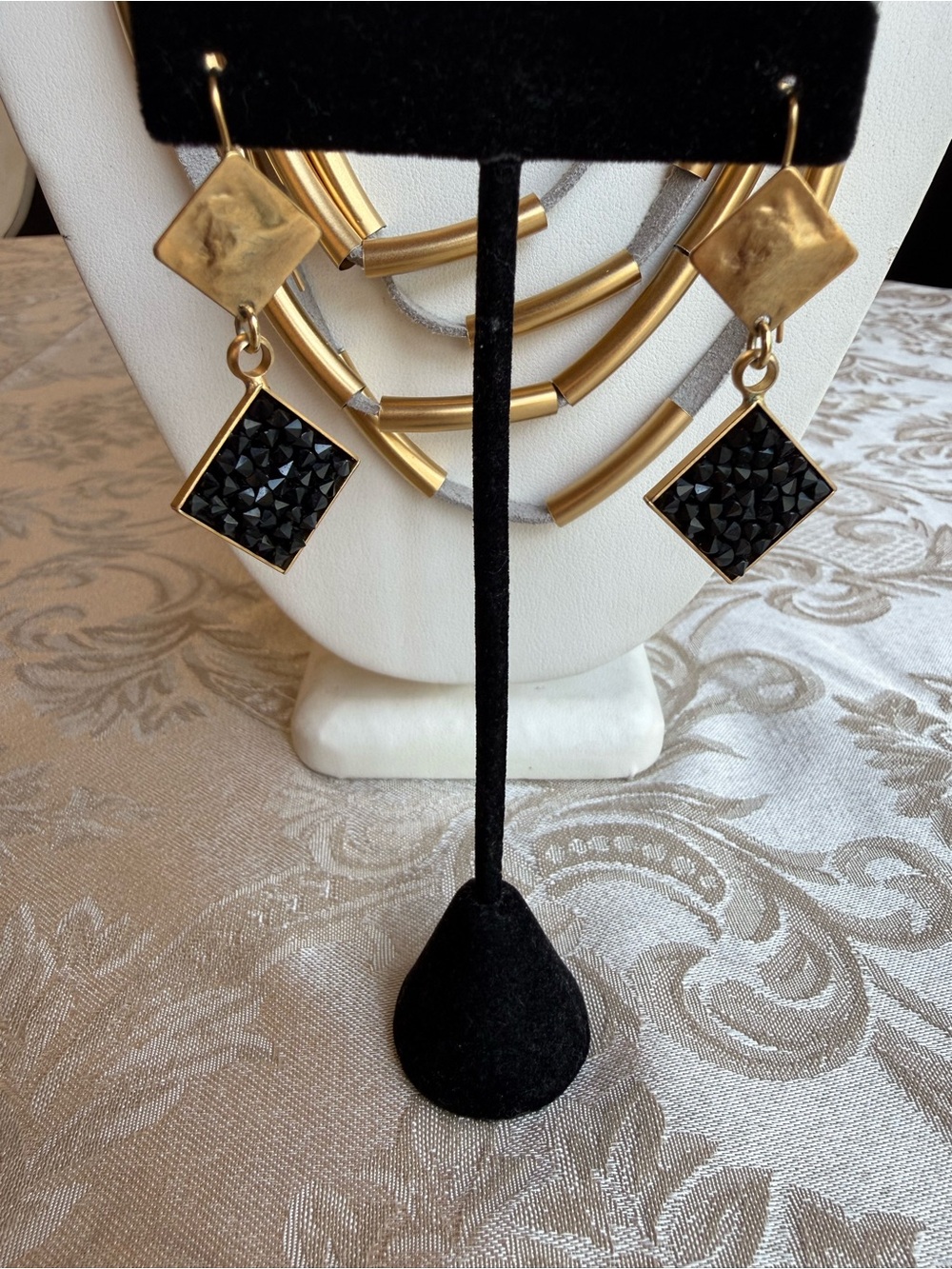 NWOT
Gold with Black  Crystals Drop Earrings